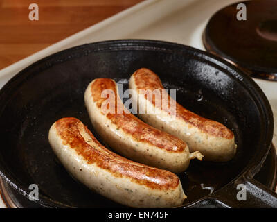 Wurst in der Pfanne Kochen Stockfoto