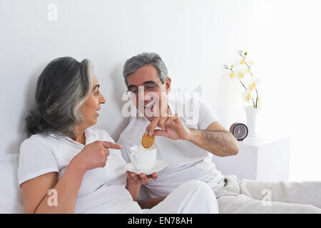 Mann und Frau, Tee Stockfoto