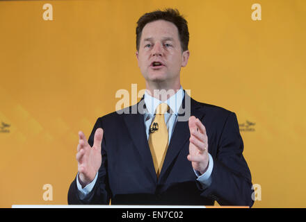 Liberal Democrats, Nick Clegg, liefert eine Wahl-Rede Stockfoto