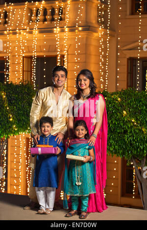 Porträt der Familie feiern Diwali Stockfoto