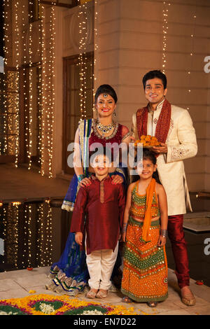 Porträt der Familie feiern Diwali Stockfoto