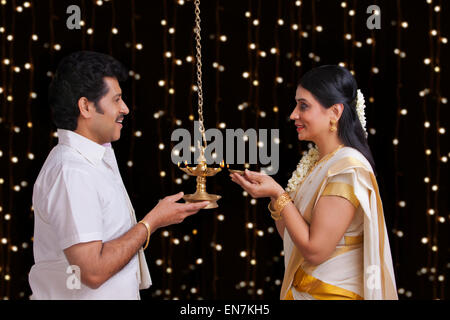 Paar feiert Diwali Stockfoto