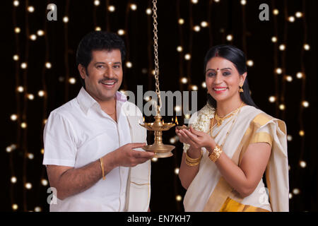 Paar feiert Diwali Stockfoto