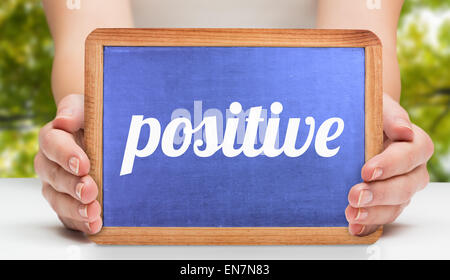 Positiv gegen niedrigen Winkel Blick auf hohen Bäumen Stockfoto