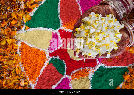 Nahaufnahme einer Bräute Hand halten Blütenblätter Stockfoto