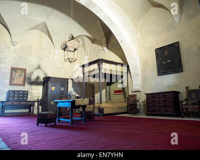 Himmelbett oder Himmelbett im Schloss Caetani in der mittelalterlichen Stadt von Sermoneta - Latina, Italien Stockfoto