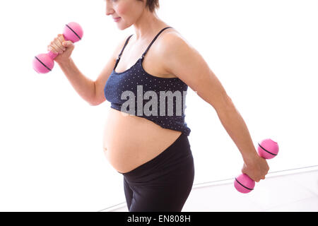 Schwangere Frau in Form halten Stockfoto