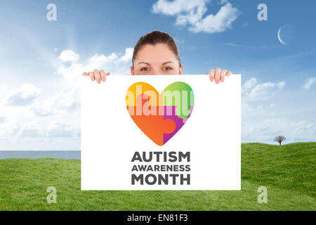 Zusammengesetztes Bild Porträt einer schönen Frau posiert hinter einer Plakatwand stehen Stockfoto