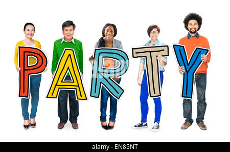 Gruppe von Menschen stehende Partei Brief Stockfoto