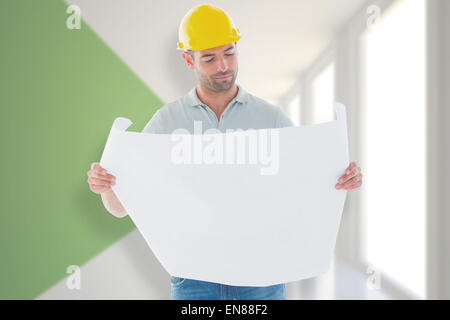 Zusammengesetztes Bild des Architekten Plan lesen Stockfoto