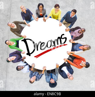 Diverse Menschen Hand in Hand träumen Konzept Stockfoto