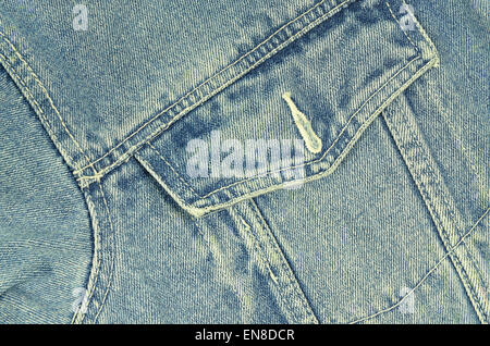 blaue Jeansjacke mit Tasche, Detail, horizontal Stockfoto