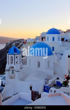 Traditionelle Kirche in Oia, Santorini, Griechenland Stockfoto