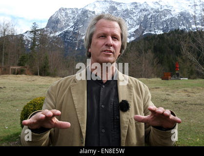 Inhaber Dietmar Müller-Elmau vor Schloss Elmau in Elmau, Deutschland, 27. April 2015. G7-Gipfel statt findet in dem Luxushotel am 08 und 9. Juni 2015. Die Staatsgäste werden in den Suiten im Neubau untergebracht. Foto: Stephan Jansen/dpa Stockfoto