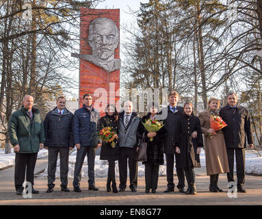 Mitglieder der Expedition 43, darunter der NASA-Astronaut Scott Kelly und russische Kosmonauten, posierten für ein Foto, bevor sie zum Baikonur Kosmodrome in Kasachstan aufbrachen, um die Internationale Raumstation zu starten. Stockfoto