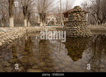 Das Zvjozdnyj Hotel in Baikonur, Kasachstan, dient als Basis vor dem Start der Expedition 43, darunter der NASA-Astronaut Scott Kelly und die russischen Kosmonauten Gennady Padalka und Michail Kornienko. Die Crew bereitet sich auf ihre Mission zur Internationalen Raumstation an Bord der Sojus TMA-16M vor Stockfoto
