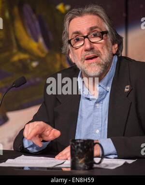 William McKinnon, neue Horizonte Co-Investigator, Washington University, St. Louis, spricht während einer New Horizons Mission briefing, Dienstag, 14. April 2015 im NASA-Hauptquartier in Washington, D.C.  Diskussionsteilnehmer im Briefing besprochen, die Ziele, die wissenschaftlichen Ziele und Pläne zu begegnen, wie der New Horizons Raumsonde nähert sich seiner nächsten Begegnung mit Pluto am 14. Juli nach einer Reise von mehr als 3 Milliarden Meilen seit seinem Start am 19. Januar 2006.  Die Diskussionsteilnehmer diskutiert auch die Arten von Bildern und anderen Daten, die gesammelt werden, während der Vorbeiflug und wenn zu erwarten ist. Stockfoto