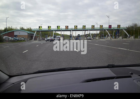 Annäherung an M6 mautpflichtigen Straße Plaza Autobahn England uk Stockfoto