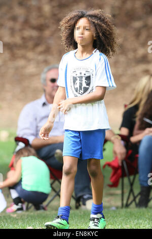 Heidi Klum nimmt ihre Kinder Fußball üben Featuring: Johan Samuel Where: Los Angeles, California, Vereinigte Staaten von Amerika bei: 25. Oktober 2014 Stockfoto