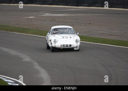 Robin Ellis 1961 Lotus Elite Kurvenfahrt hart durch Woodcote während der Les Leston Cup Rennen in Goodwood 73rd Members Meeting Stockfoto