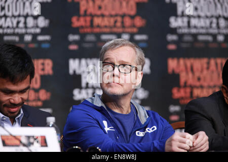 Las Vegas, Nevada, USA. 29. April 2015. Trainer Freddie Roach besucht der abschließenden Pressekonferenz für ihre lang erwartete Kampf am 29. April 2015 am Theater der KA im MGM Grand Hotel & Casino in Las Vegas, Nevada. Bildnachweis: Marcel Thomas/ZUMA Draht/Alamy Live-Nachrichten Stockfoto