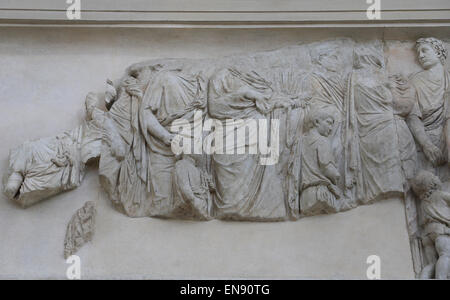 Italien. Rom. Ara Pacis Augustae. Altar der Pax. 13-21:00. Prozessionsweg Fries. Familie des Augustus.  Nordseite. Stockfoto