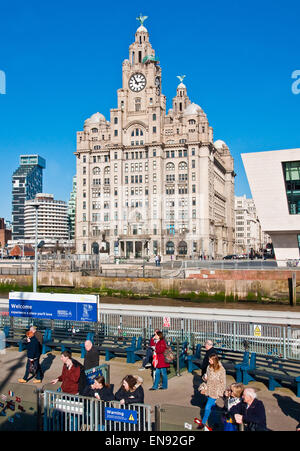 Das Royal Liver Building ist eines der berühmten drei Grazien Gebäude Liverpools Pier Head zum UNESCO-Weltkulturerbe Stockfoto