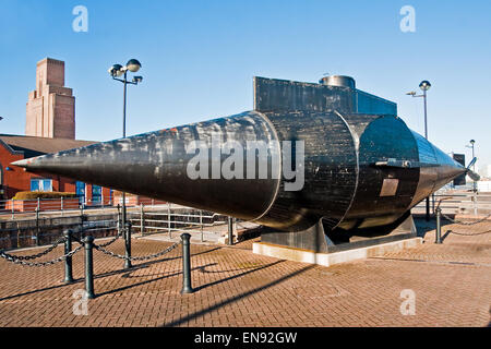 Nachbau des Resurgam II, weltweit erste mechanisch angetrieben u-Boot, auf dem Display an Woodside Ferry Terminal, Birkenhead. Stockfoto