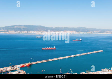 Luftaufnahme der Bucht von Gibraltar aus der Spitze des Felsens Stockfoto