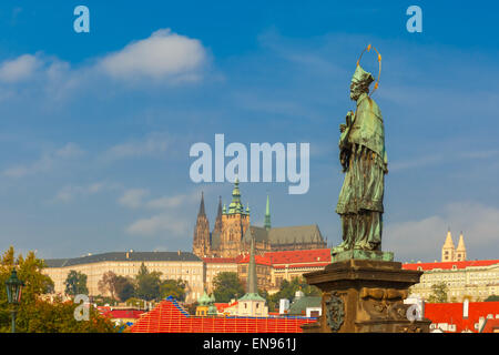 Statue von St. Johannes Nepomuk, Prag, Tschechische Republik Stockfoto