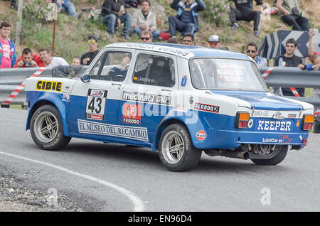 Madrid-Rallye-Meisterschaft. Unbekannte Leute zu beobachten, Jose R. Rodriguez in seiner - Simca 1000-während des Aufstiegs-La Cabrera-. Stockfoto