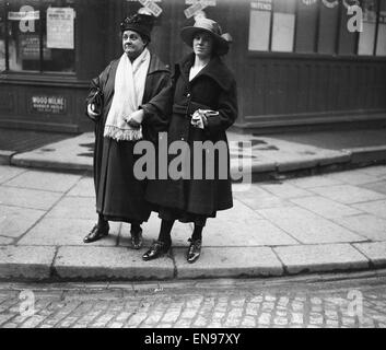 Lady White Mord 14. März 1922 am Morgen des 14. März 1922, Lady Alice White war mit ihrem Schädel zerquetscht gefunden, aber noch am Leben, in ihrem Zimmer in der Spencer Hotel Portman Street, London, sie starb wenige Stunden später. Eine Speisekammer junge im Hotel H Stockfoto