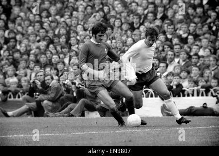 Englische League Division One Match an der White Hart Lane. Tottenham Hotspur gegen Liverpool. Alan Mullery von Sporen. Oktober 1970 Stockfoto