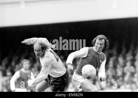 Englische League Division One Spiel in Highbury. Arsenal 1 v.Tottenham Hotspur 1. Ralph Coates von Sporen. 14. April 1973. Stockfoto