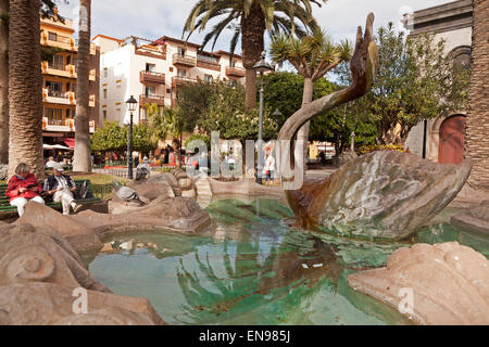 Schwanenbrunnen auf der Plaza De La Iglesia, Puerto De La Cruz, Teneriffa, Kanarische Inseln, Spanien, Europa Stockfoto