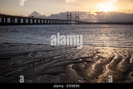 Sonnenuntergang über die M4 Severn Straßenbrücke, über die Mündung des Severn zwischen England & Wales Stockfoto