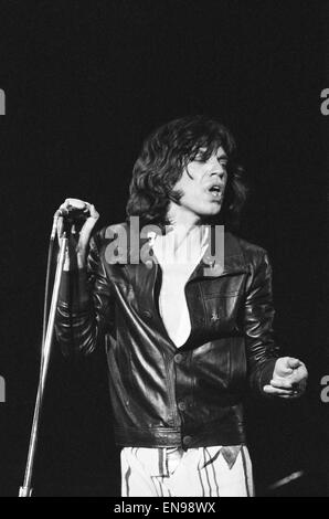 Die Rolling Stones Konzert in Hemisfair Plaza Arena & Convention Center, San Antonio, Texas. Mick Jagger auf der Bühne. 4. Juni 1975. Stockfoto