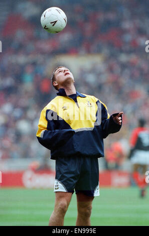 Tottenham Hotspur V Nottingham Forest, FA-Cup-Finale im Wembley-Stadion. 18. Matte 1991. Paul Gascoigne, Pre match Aufwärmen Endstand: Tottenham Hotspur 2: 1-Nottingham Forest n. Stockfoto