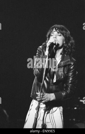 Die Rolling Stones Konzert in Hemisfair Plaza Arena & Convention Center, San Antonio, Texas. Mick Jagger auf der Bühne. 4. Juni 1975. Stockfoto