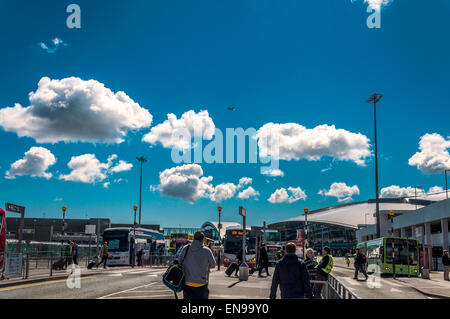 Flughafen Dublin, Irland. 30. April 2015. Irland Wetter: Ein warmer, sonniger Tag in der irischen Hauptstadt Airport. Bildnachweis: Richard Wayman/Alamy Live-Nachrichten Stockfoto