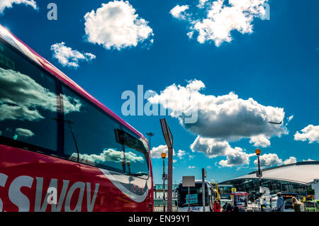 Flughafen Dublin, Irland. 30. April 2015. Irland Wetter: Ein warmer, sonniger Tag in der irischen Hauptstadt Airport. Bildnachweis: Richard Wayman/Alamy Live-Nachrichten Stockfoto