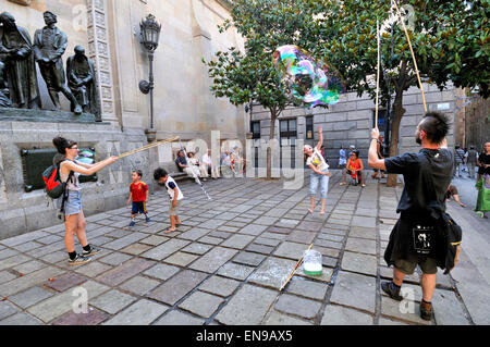 Seifenblasen. Plaça de Garriga Bachs ich. Barcelona. Katalonien. Spanien. Stockfoto