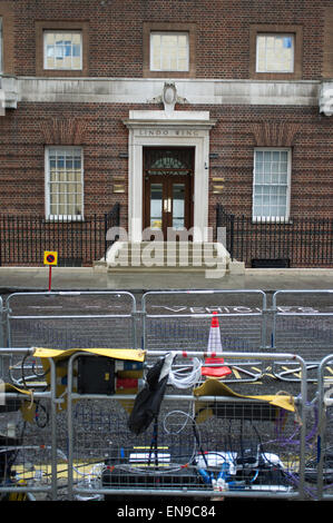 Drücken Sie Stifte außerhalb der Lindo Flügel des St. Marys Hospital Paddington. Stockfoto