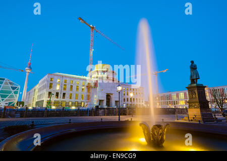 Brunnen vor der Baustelle Berliner Schloss, Berlin, Deutschland Stockfoto