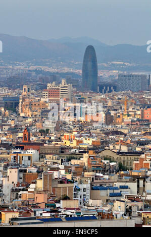 Gesamtansicht von Barcelona vom Montjuïc Bereich, Torre Agbar. Barcelona, Katalonien, Spanien Stockfoto