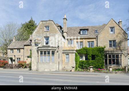 Die Old New Inn Hotel und Gaststätte in Bourton-on-the-Water in den Cotswolds Stockfoto