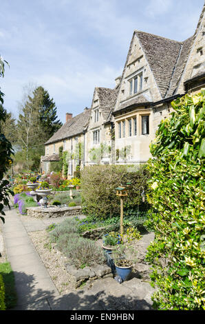 Reihe von traditionellen Steinhäusern in die Cotswold Dorf von Bourton-on-the-Water Stockfoto