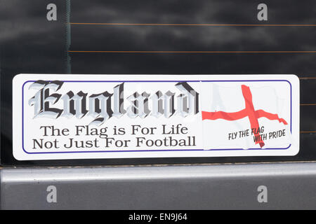 Aufkleber auf einem Volkswagen Camper van England "ist die Flagge" für das Leben nicht nur für Fußball Stockfoto