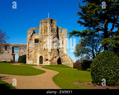 Die Ruinen der Burg Newark in Newark auf Trent Nottinghamshire England Großbritannien Mitte des 12. Jahrhunderts erbaut und im 19. Jahrhundert restauriert Stockfoto