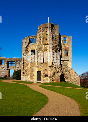 Die Ruinen der Burg Newark in Newark auf Trent Nottinghamshire England Großbritannien Mitte des 12. Jahrhunderts erbaut und im 19. Jahrhundert restauriert Stockfoto